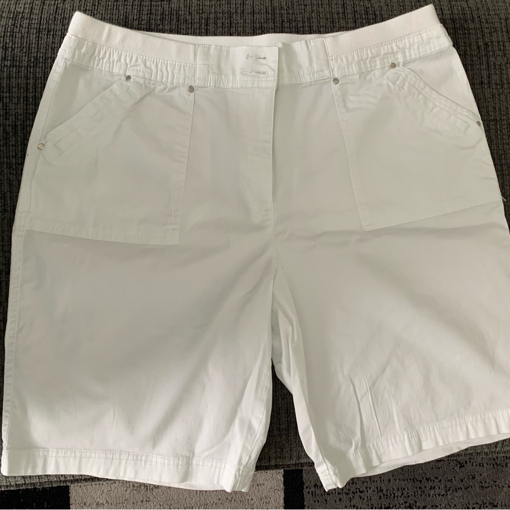 Karen Scott Women's White Elastic Waist Bermuda Shorts Sz16